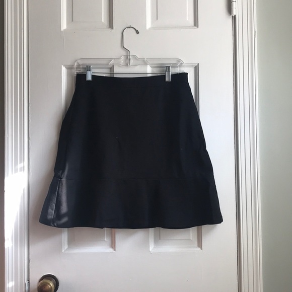 5/$20 Loft like new ponte flip skirt. MP. - Picture 2 of 2